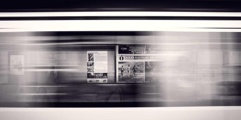 寒冷地区路面裂缝修复为何首选低温型防裂贴？专业解析建筑防水新选择