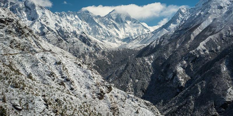建筑防水新突破：非织造布与高分子膜复合防裂贴的密封性能深度解析