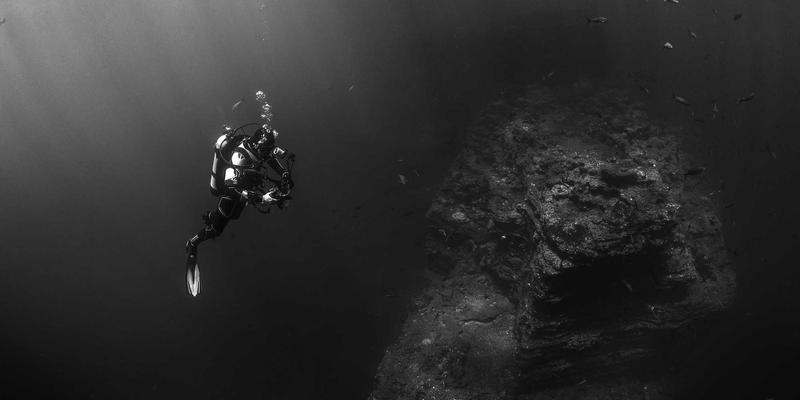 有限元分析揭秘：防裂贴在桥头搭板等异形结构中的优化布置策略