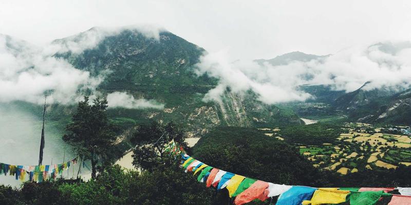 防裂贴施工全攻略:选对防水材料与工程材料,让裂缝无处遁形